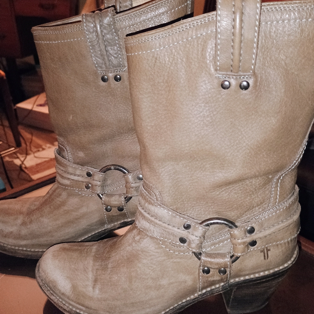 Frye Brand Boots , Leather, "Carmen" Grayish , Tan, Boots! - Picture 7 of 14